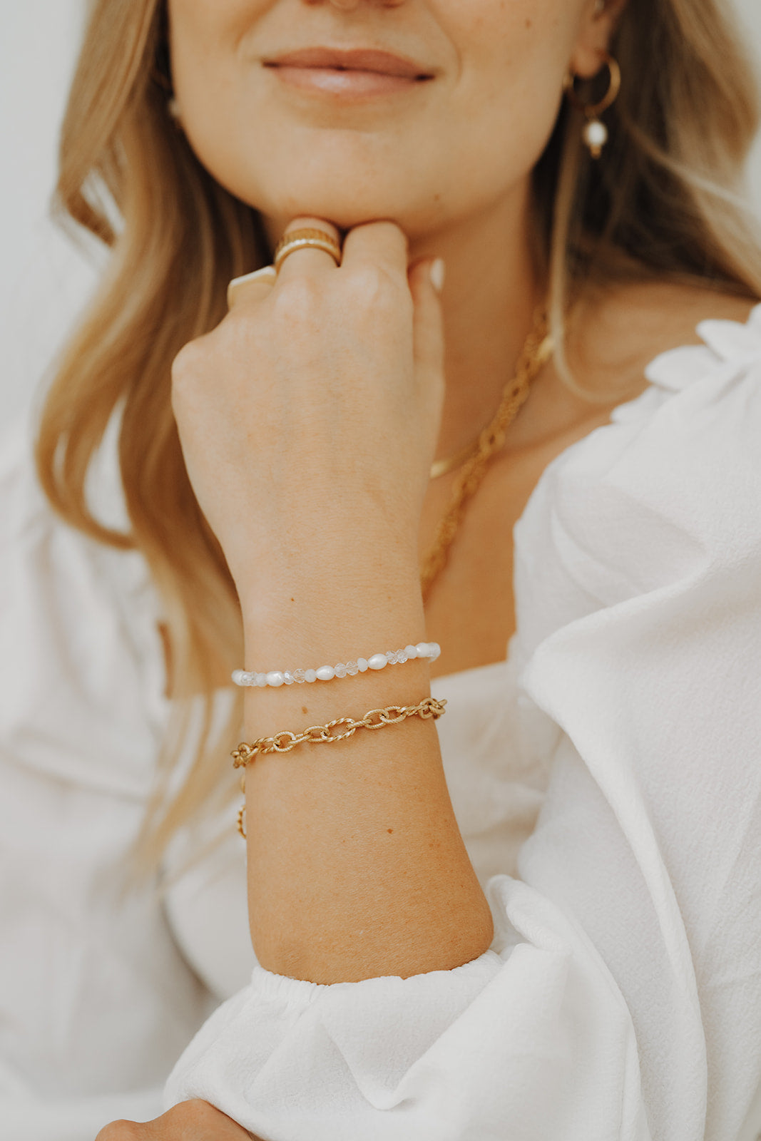 Goldenes Armband mit groben Gliedern