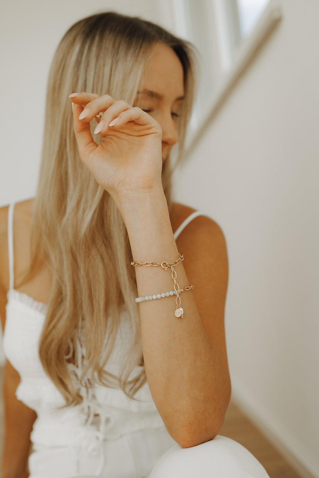 Halbgeteiltes Armband mit Natursteinperlen und Glieder