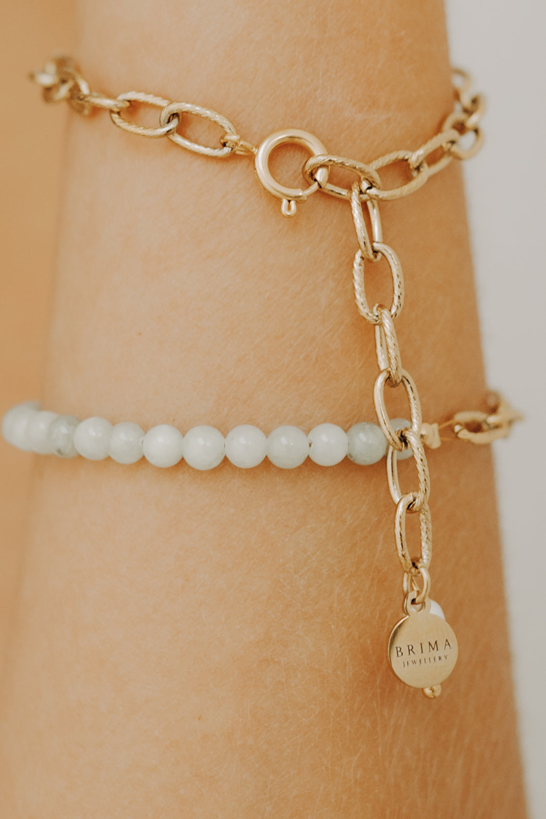 Halbgeteiltes Armband mit Natursteinperlen und Glieder